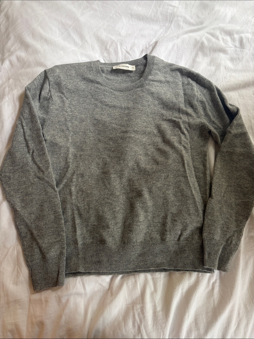 Women’s Cashmere Crewneck Sweater in Gray